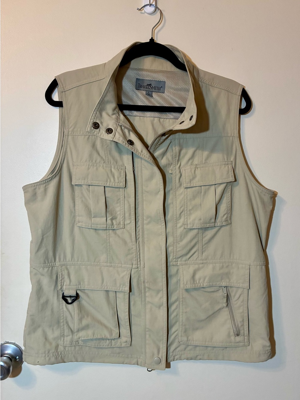 TravelSmith Men's Multi-Pocket Utility Vest Beige Tan Outdoor Fishing Travel L